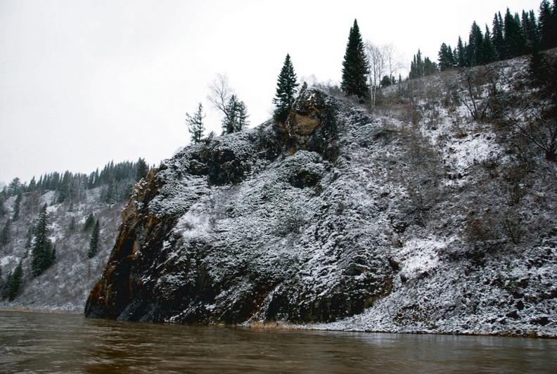 792x532, 267 Kb / йети, снежный человек, склон, река, елка