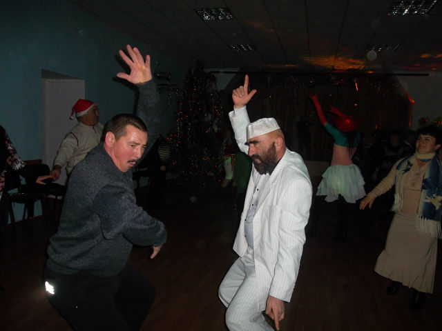 640x480, 40 Kb / танец, джигиты, тюбетейка