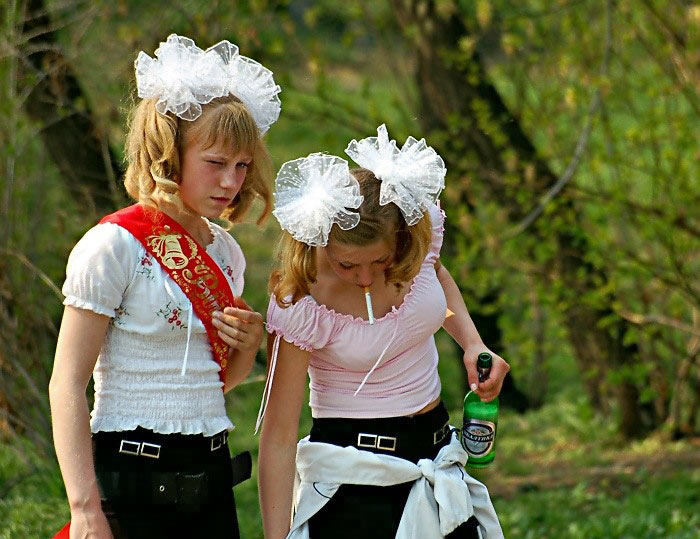 700x539, 96 Kb / выпускной, школьницы, балтика, банты