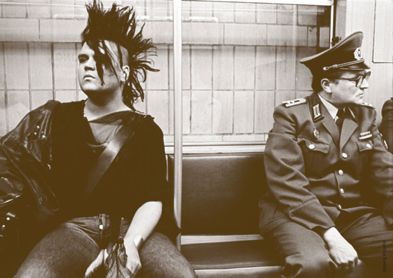 800x566, 79 Kb / метро, Берлин, панк, ирокез, гдр, штази