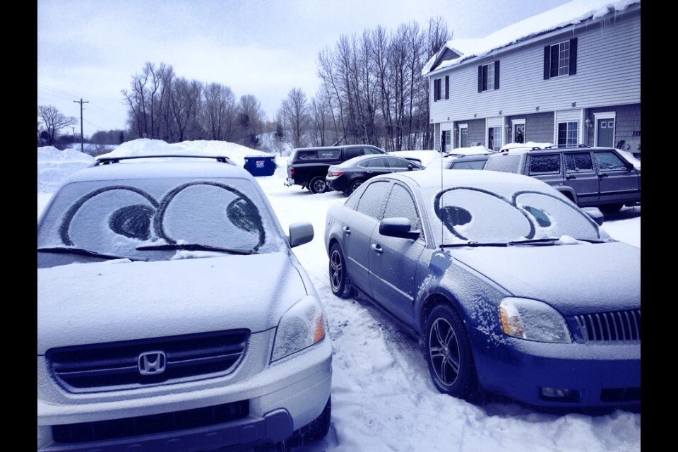 960x640, 207 Kb / глаза, автомобили, снег, рожи