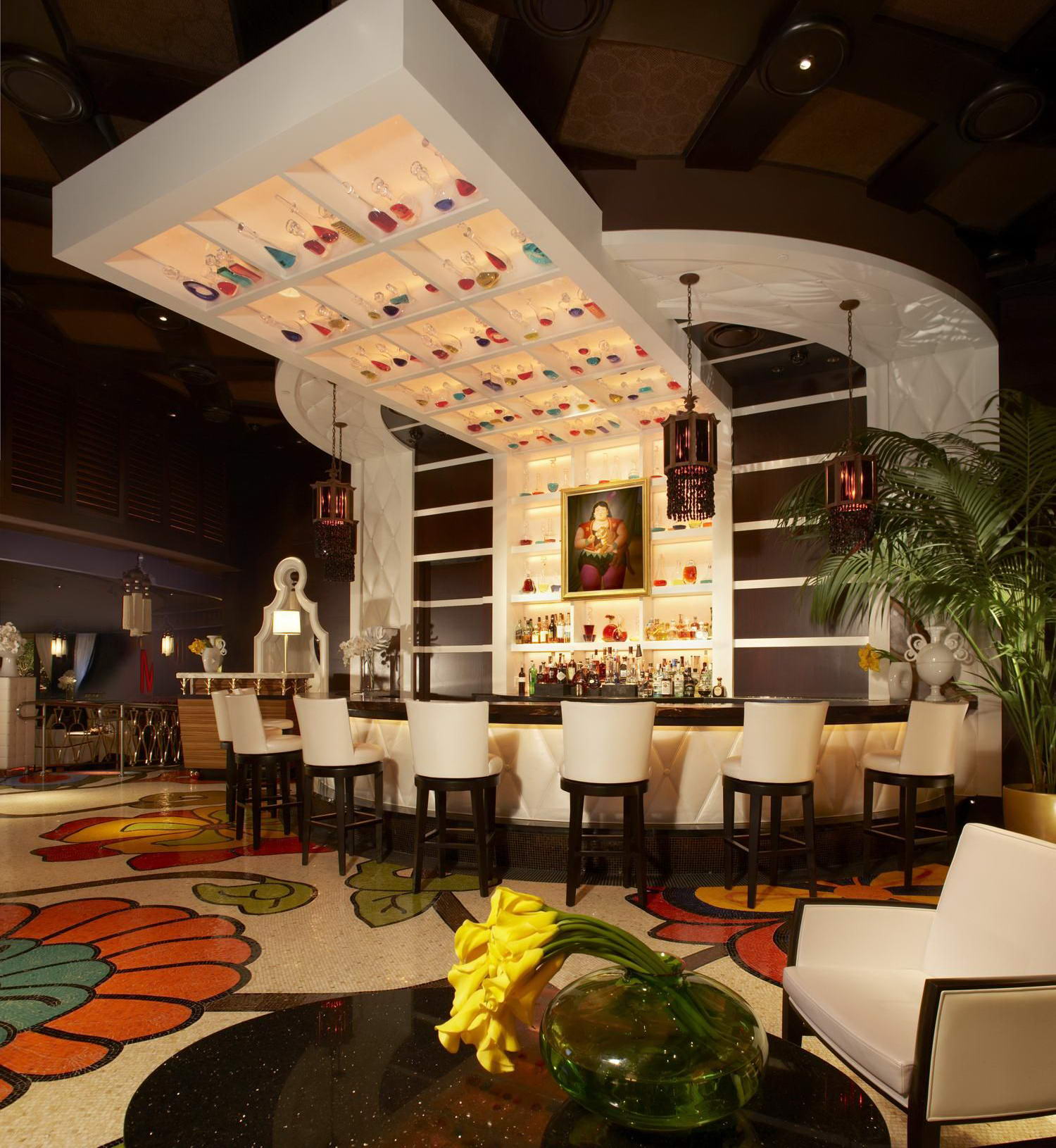 1500x1630, 294 Kb / бар, бутылки, пол, стул