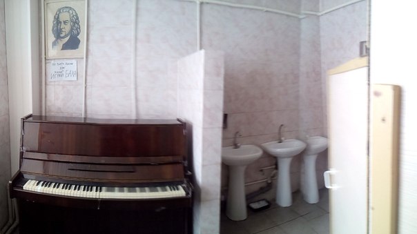 604x339, 29 Kb / фортепиано, пианино, туалет, музыка