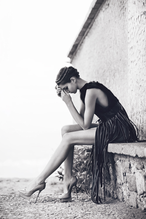 500x750, 133 Kb / ноги, юбка, скамейка, ч/б