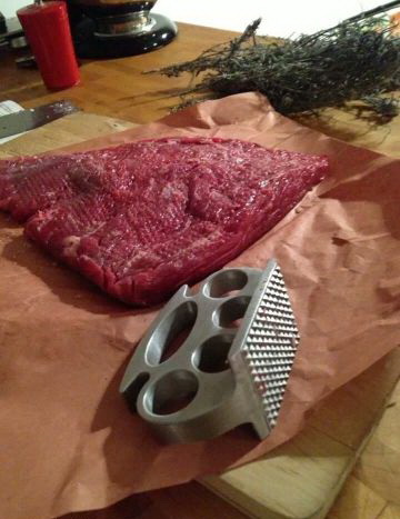 360x467, 50 Kb / мясо, отбивалка, кастет