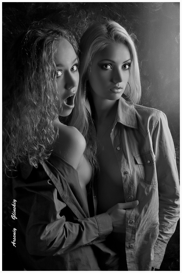 600x900, 276 Kb / сиськи, девушки, ч/б, рубашка