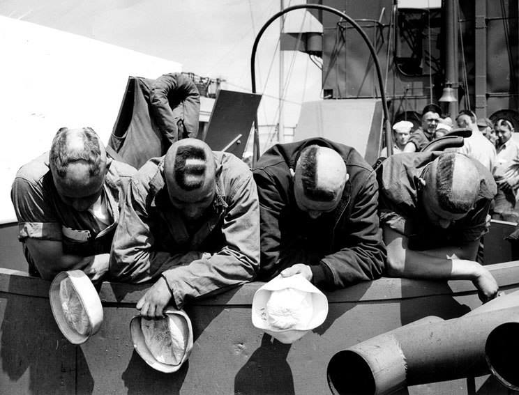 744x567, 60 Kb / прически, головы, hell, ч/б