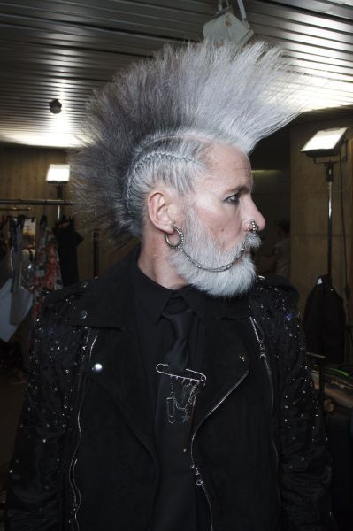 399x600, 34 Kb / дед, панк, иракез, цепь, галстук