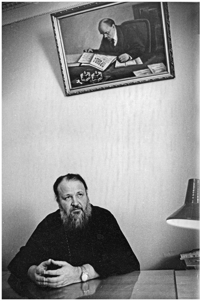 682x1024, 292 Kb / гундяев, кирилл, правда, патриарх, ленин, портрет, ч/б