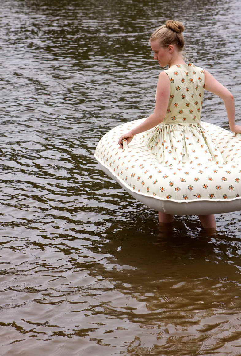 786x1160, 143 Kb / платье, круг, вода