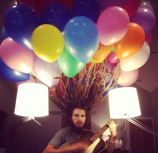 600x584, 67 Kb / дреды, шарики, гитара