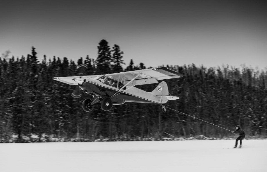 920x592, 101 Kb / самолёт, лыжи, снег, катание, ч/б