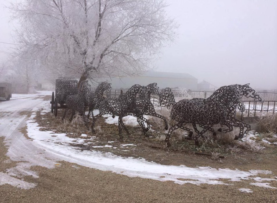 946x696, 246 Kb / подкова, лошадь, скульптура