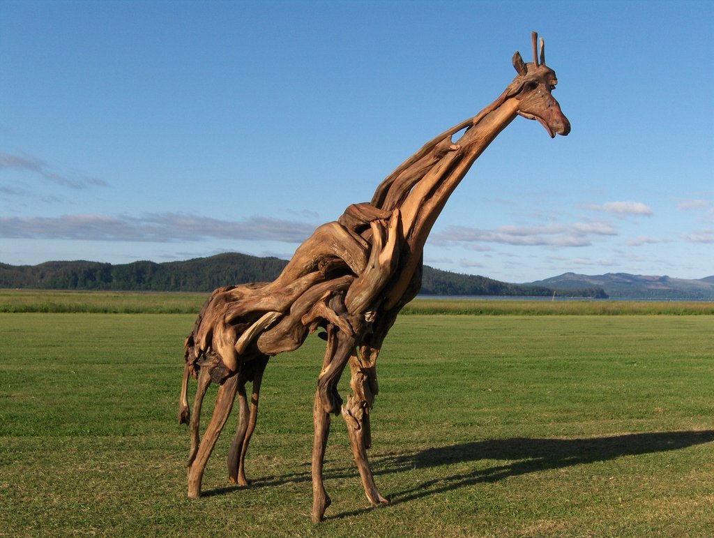 1024x771, 159 Kb / жираф, скульптура, коряги