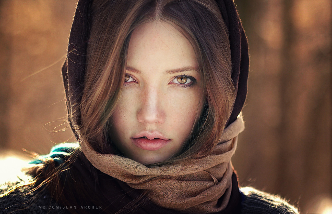 1300x840, 341 Kb / девушка, шаль, взгляд