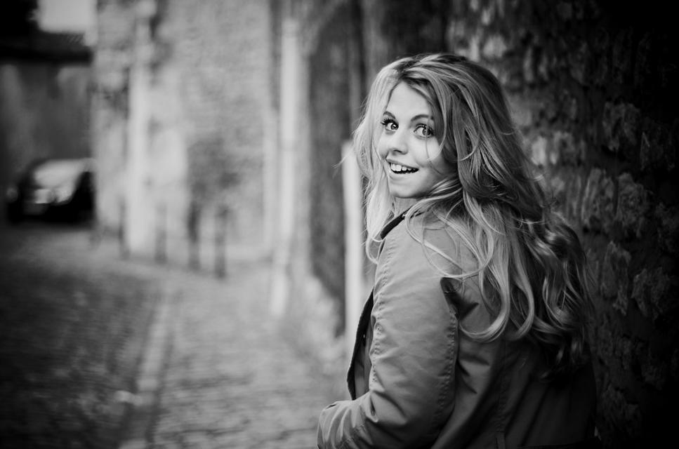 967x640, 53 Kb / улыбка, девушка, город