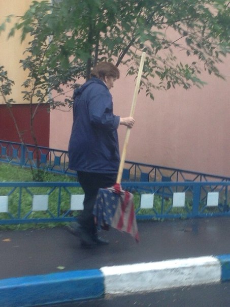 453x604, 57 Kb / флаг, сша, швабра, тряпка