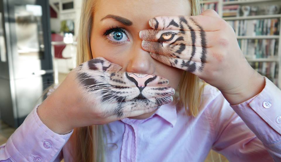 960x556, 69 Kb / лицо, девушка, руки, бодиарт