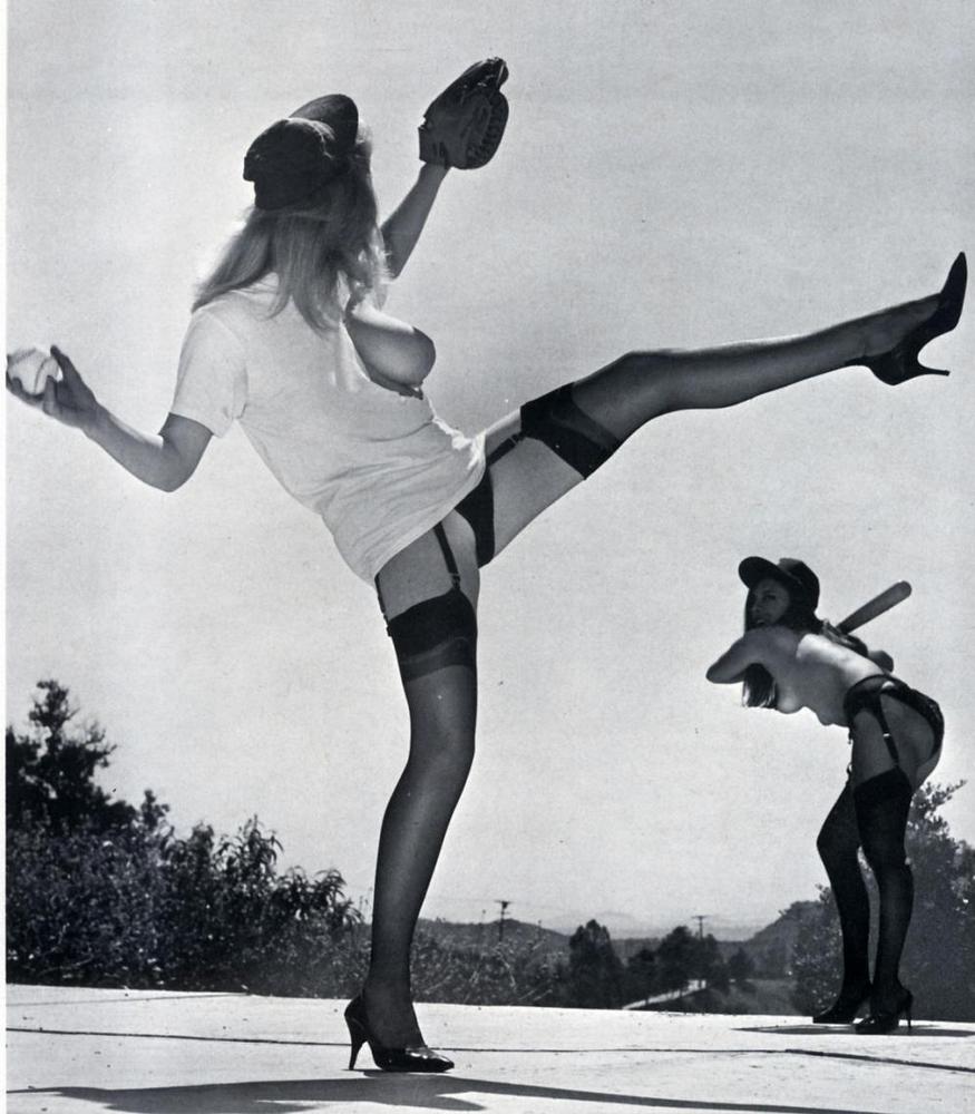 875x1000, 94 Kb / чулки, бейсбол, мяч, бита, ч/б