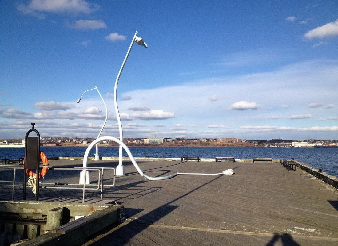 1099x802, 307 Kb / пирс, фонарь, столб, изгиб