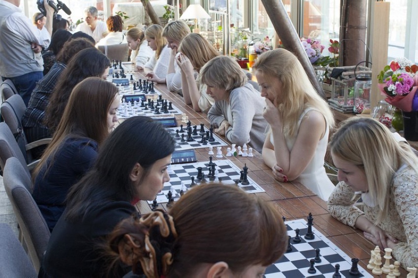 850x566, 222 Kb / шахматы, турнир, блондинки, брюнетки