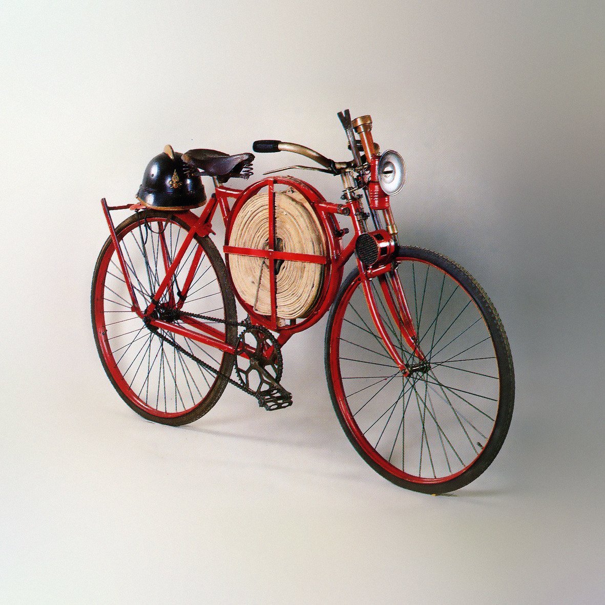 1181x1181, 313 Kb / пожарный, велосипед