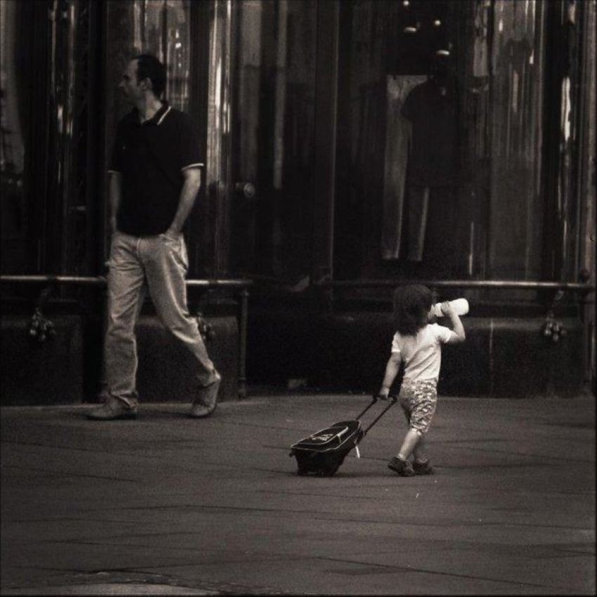 850x850, 208 Kb / улица, ребенок, бутылочка, тележка, рюкзак, felicia simion