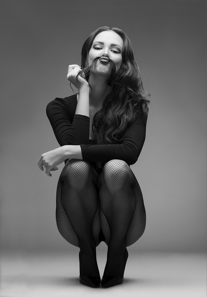 671x960, 217 Kb / колготки, сетка, ч/б, усы