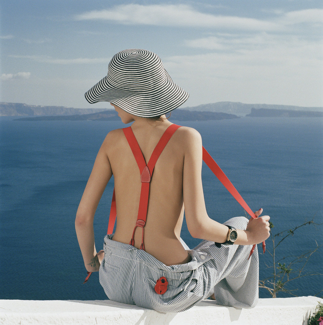 1045x1050, 272 Kb / шляпа, подтяжки, штаны, топлесс, часы, замок