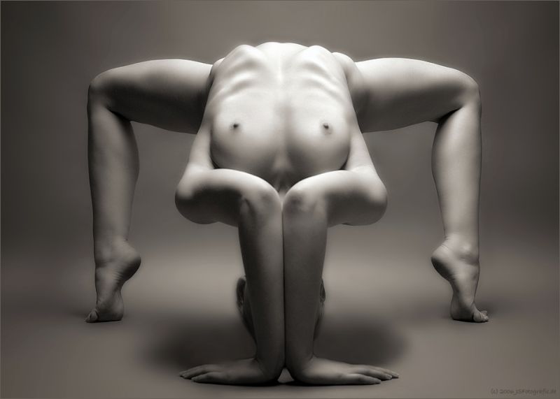 800x571, 30 Kb / гимнастика, ч/б, поза, симметрия