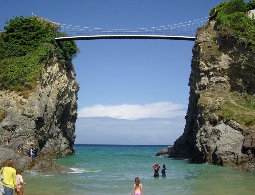 893x683, 224 Kb / мост, вода, море, скалы