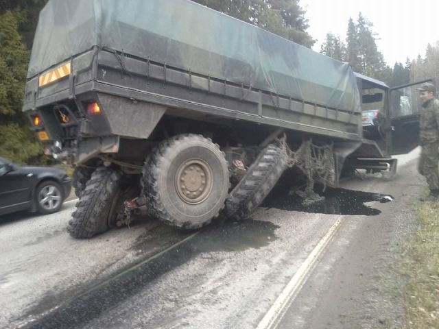 640x480, 49 Kb / грузовик, авария