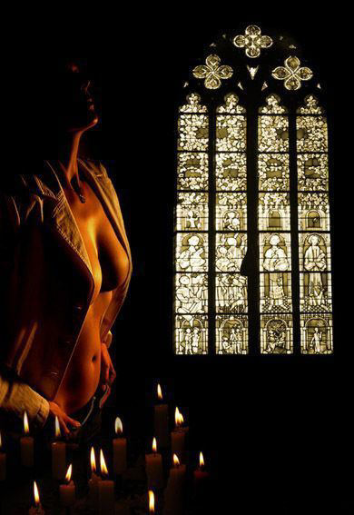 390x567, 55 Kb / витраж, свечи