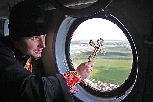 600x400, 36 Kb / поп, крест, недолет