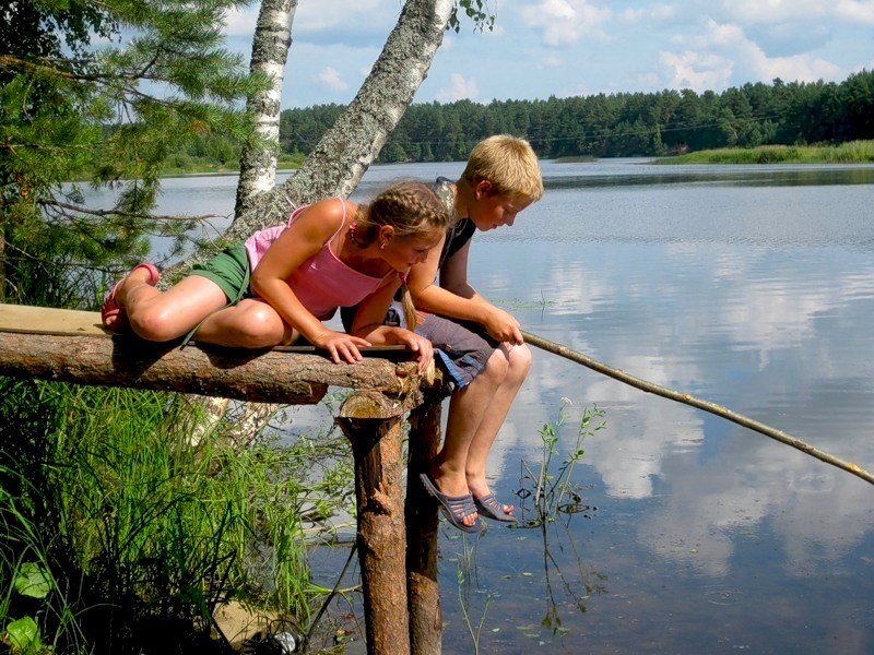 800x600, 164 Kb / деревня, дети, мальчик, девочка, река, лес, рыбалка