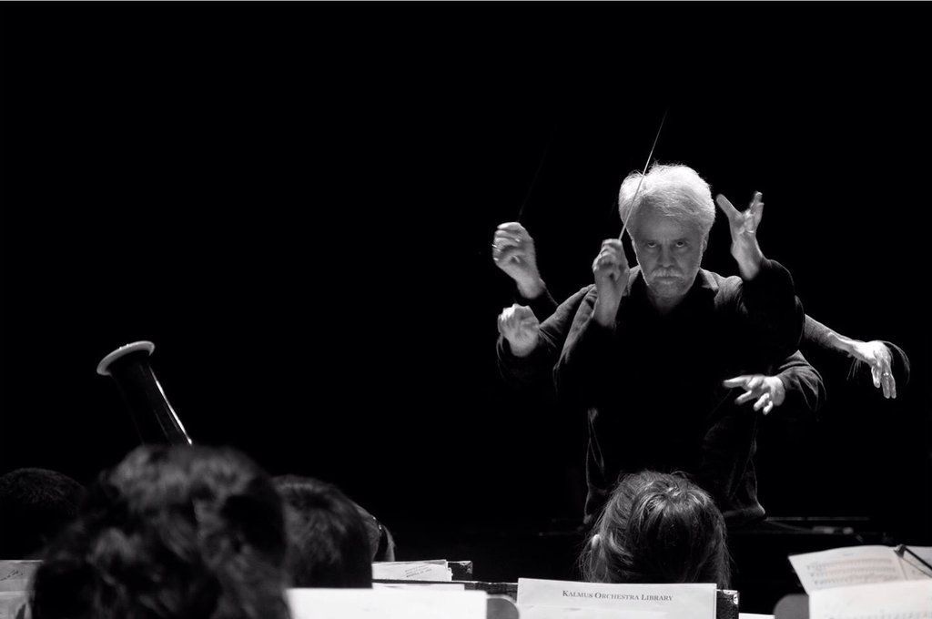 1024x680, 40 Kb / Оркестр, Дирижер, ч/б, руки