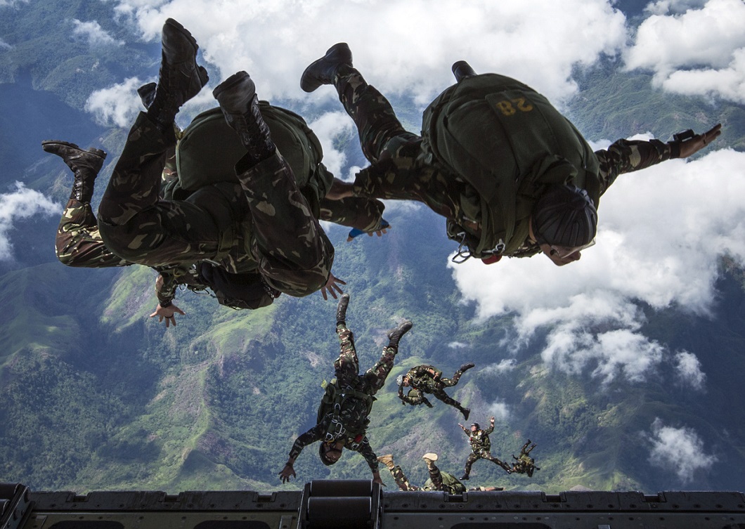 1060x753, 276 Kb / десант, падение