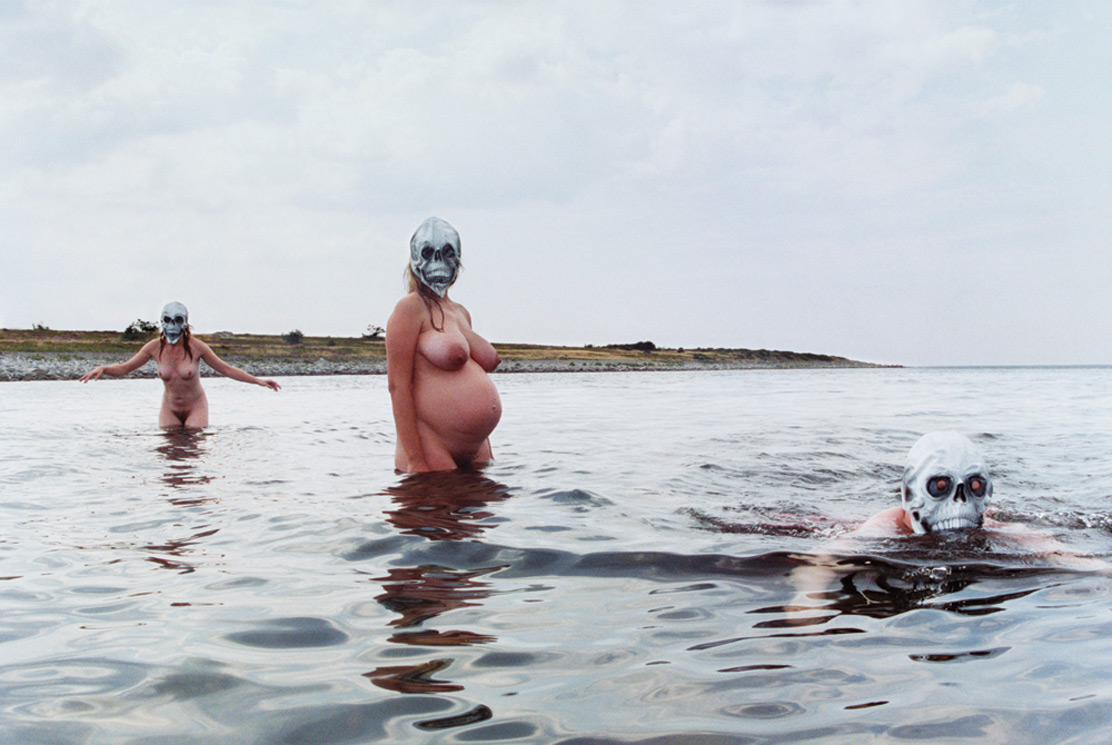 1112x745, 196 Kb / вода, маска, беременная