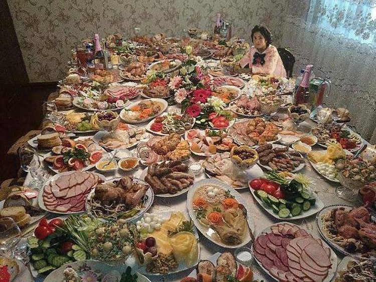 750x563, 194 Kb / девочка, персики, стол, закуски