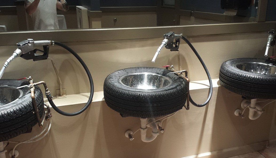 1174x674, 238 Kb / раковина, колесо, пистолет, заправка
