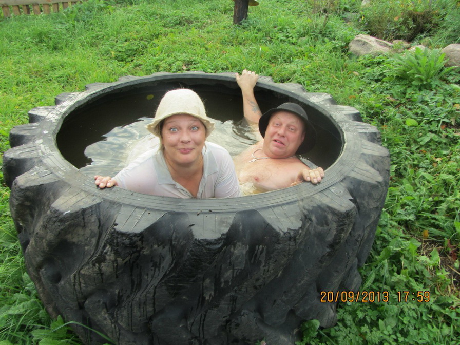 896x672, 264 Kb / бассейн, покрышка