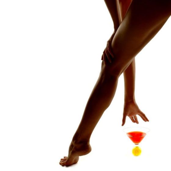 560x560, 16 Kb / нога, бокал