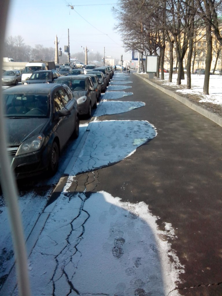 768x1024, 156 Kb / авто, тротуар, тень, иней