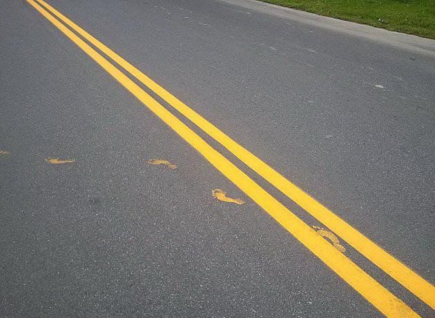 630x461, 101 Kb / разметка, следы, краска