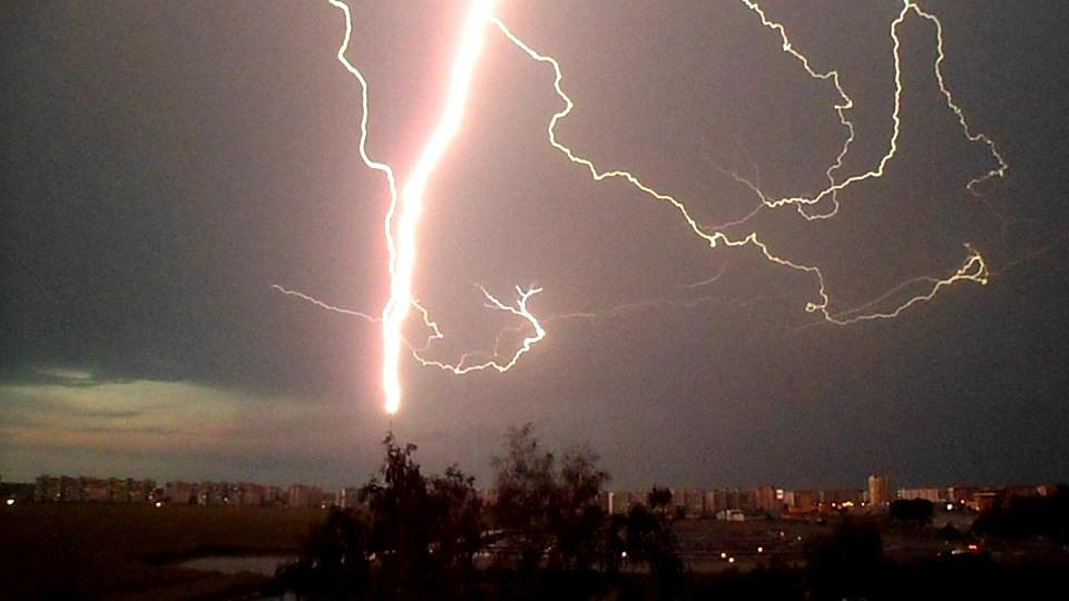 960x540, 55 Kb / город, молния