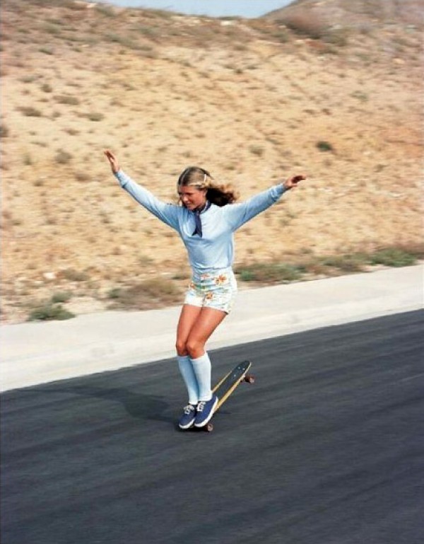 600x769, 89 Kb / девушка, скейт, дорога