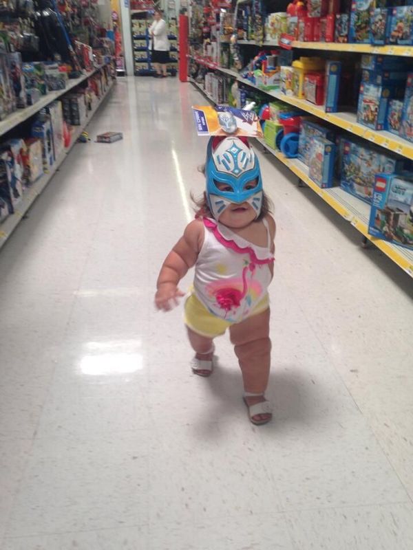 600x800, 65 Kb / детский, магазин, девочка, бутуз, шлем, игрушки