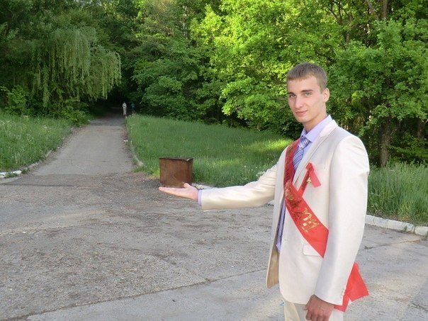 604x453, 79 Kb / выпускник, бак, мусорный