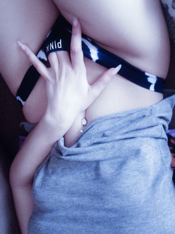 562x750, 58 Kb / труселя, ногти, баба, дрочит