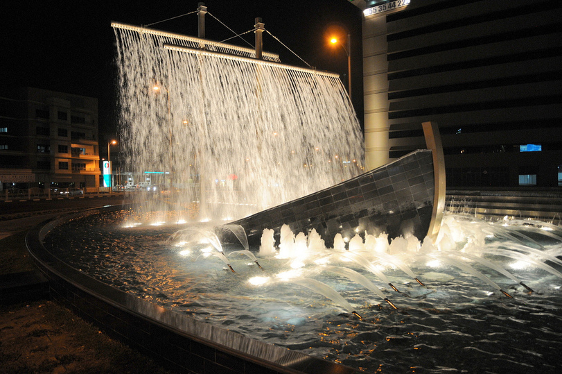 811x539, 281 Kb / фонтан, парусник, дубаи